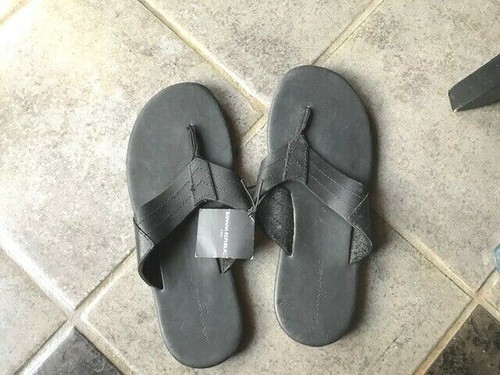 banana republic men's leather flip flops