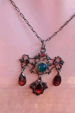 Antica collana Austro - Ungherese in lamina di almedina granato verde agata 