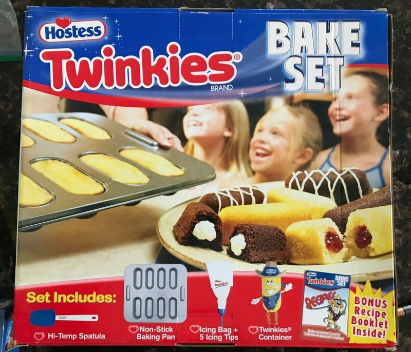 Hostess Twinkies Bake Set.  Vintage 2006
