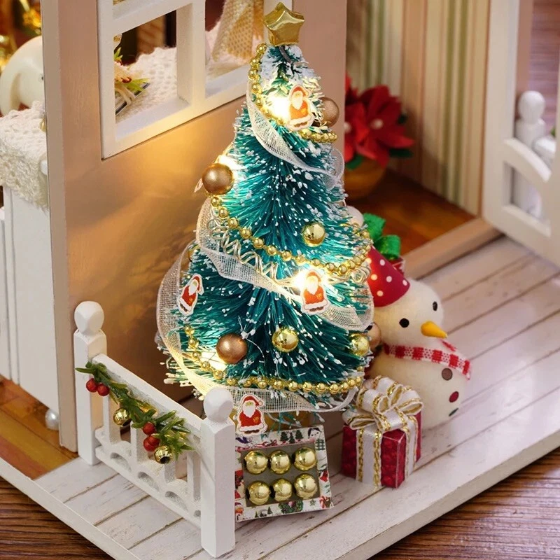 DIY Miniature Dolls House Traditional Christmas Decoration Kit - Image 3 of 4