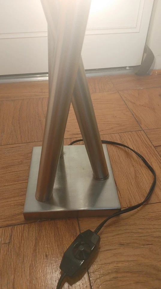 "Lámpara de mesa contemporánea de acero cepillado de 3 brazos aplique de vidrio esmerilado de 25""" Foto 3 de 4