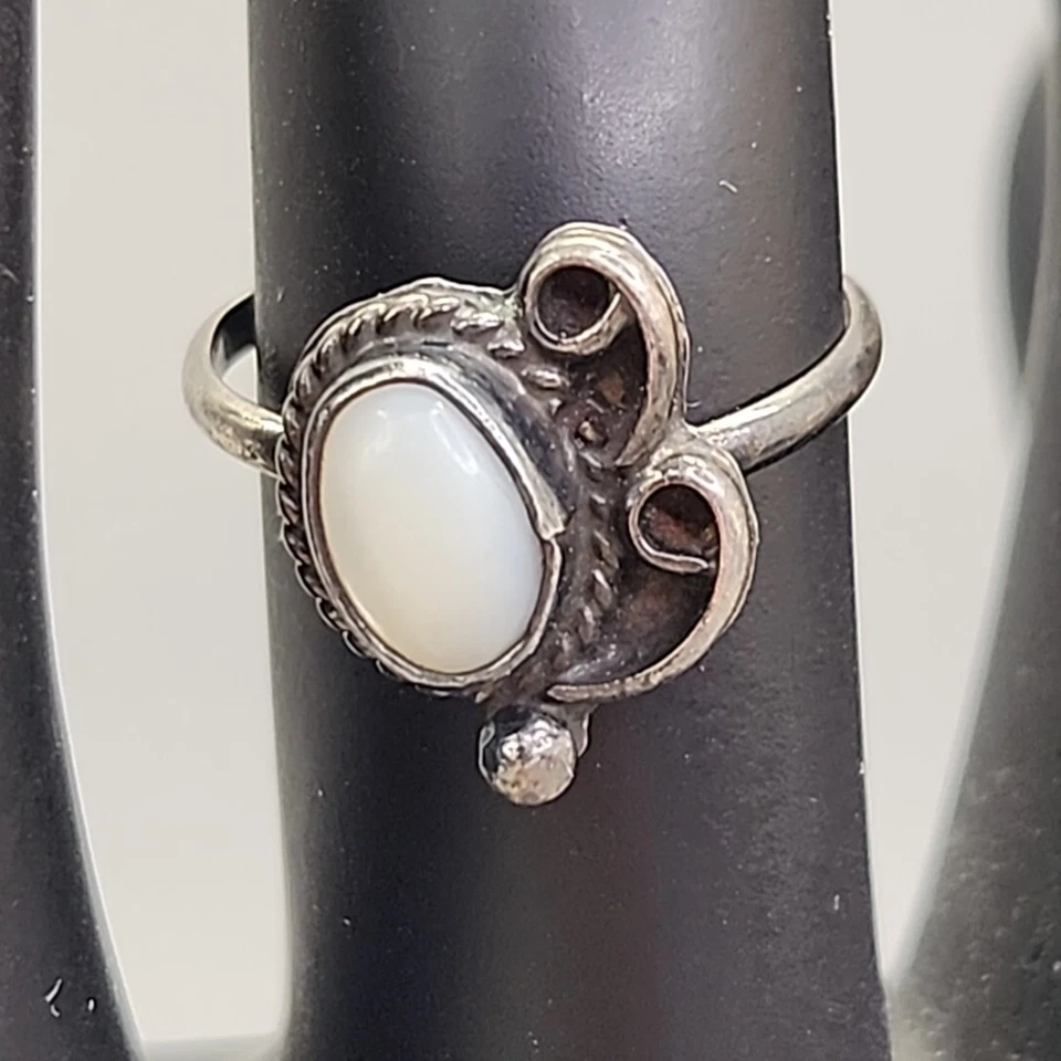 Anillo Madreperla Delicado Hecho a Mano Plata de Ley Talla 5 Foto 2 de 4