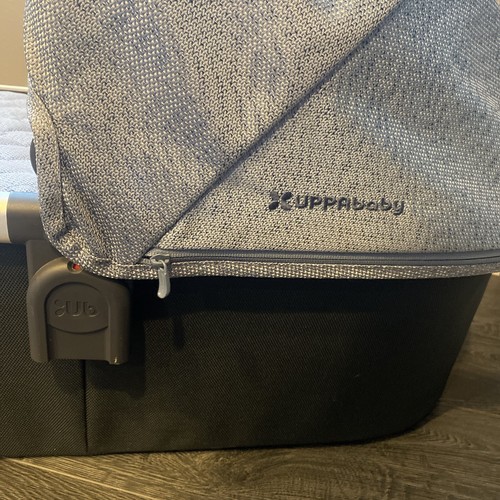 UPPAbaby VISTA V2 Bassinet - FINN ( Dark Blue /silver/black Bottom ) - Picture 10 of 11