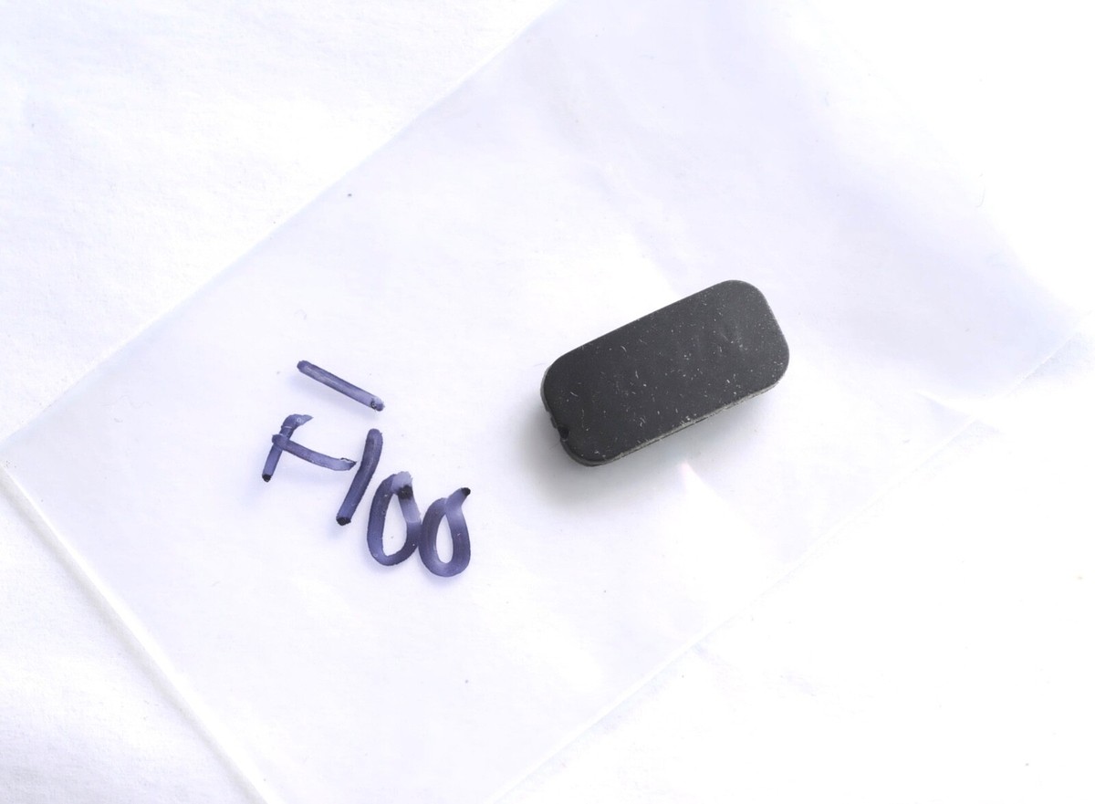 Nikon F100 Power Grip Terminal Access Contact Rubber Bottom Cover