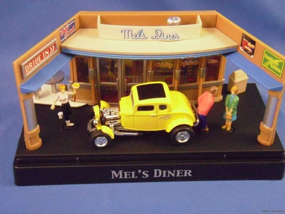 AMERICAN GRAFFITI MOVIE DIORAMA DIECAST 1:64 1932 FORD COUPE DIECAST MEL'S DINER - Image 2 of 4