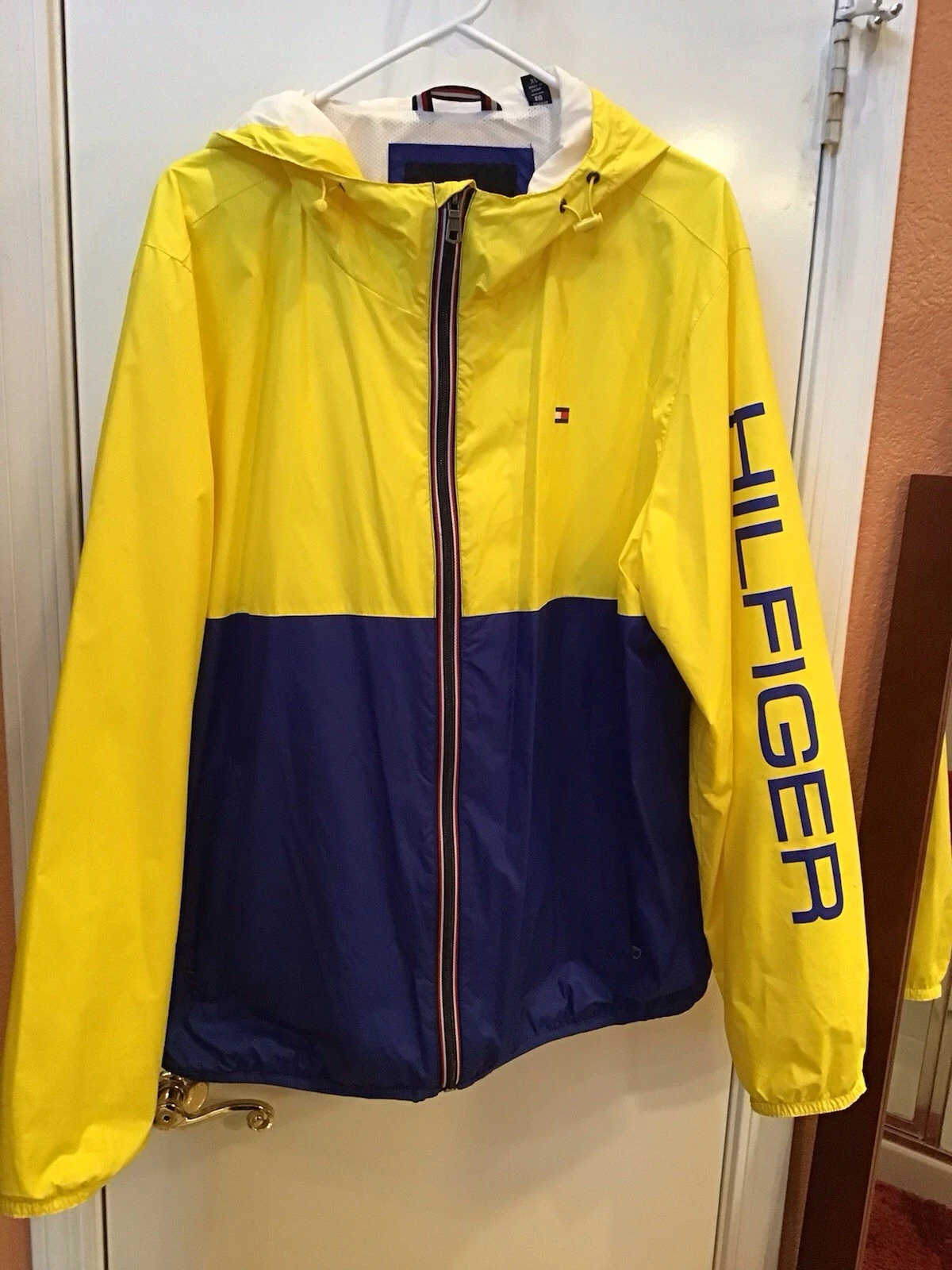 Tommy Hilfiger Men’s Colorblocked Logo Rain Slicker Jacket Size XL