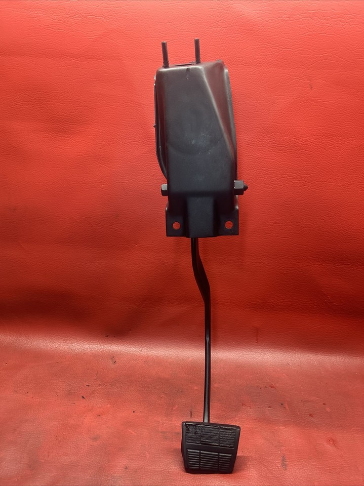 8894 GMC Chevy Clutch Pedal Assembly 89 90 91 92 93 94 C K 1500 2500