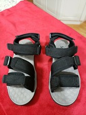Boys SO Black Ankle Strap Sandals Size 13 Youth. New. Extremely Gorgeous
