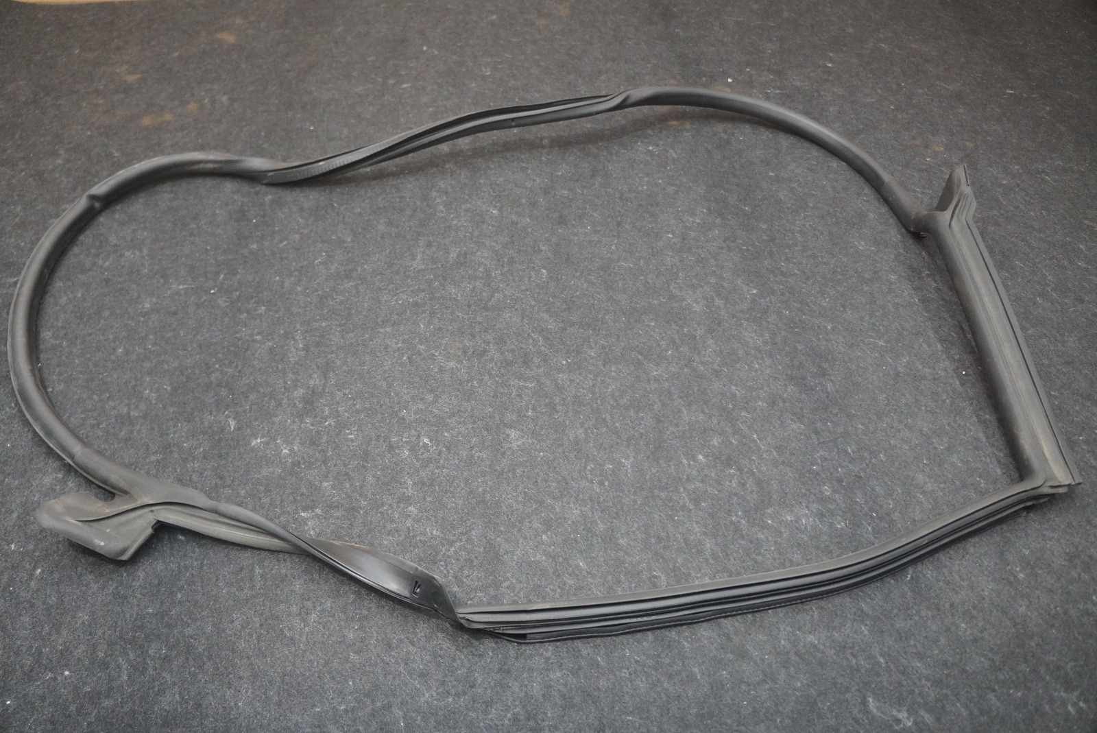 Rear Left Door Weather Strip Seal Rubber Gasket 4ML833707A Lamborghini Urus 2019