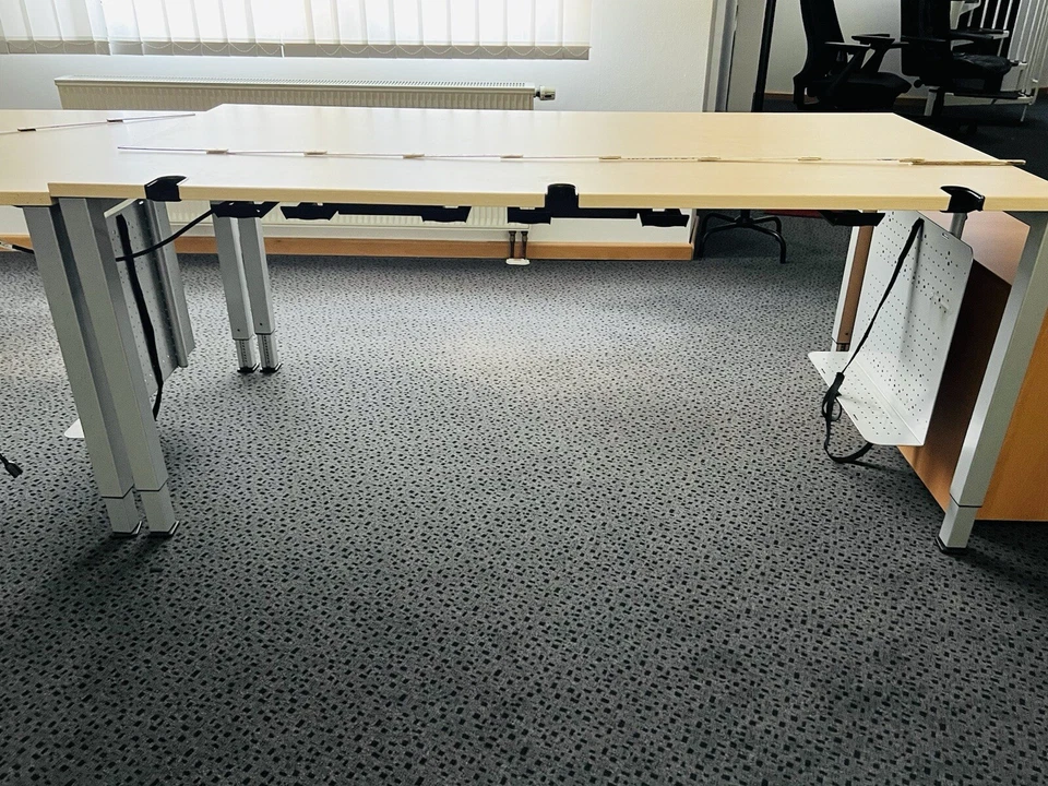 Neuwertiger Schreibtisch höhenverstellbar - Bild 3 von 4