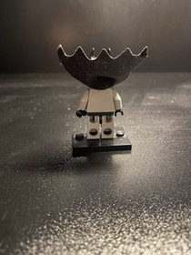 Lego Batman Minifigure bat001 Light Grey Suit 2006 Sets 7779 7780 7782