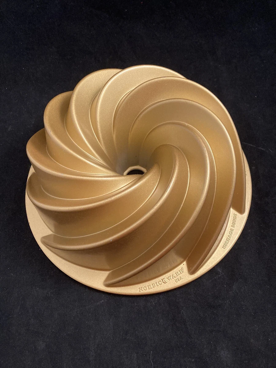 Nordic Ware Swirl Bundtlette Pan