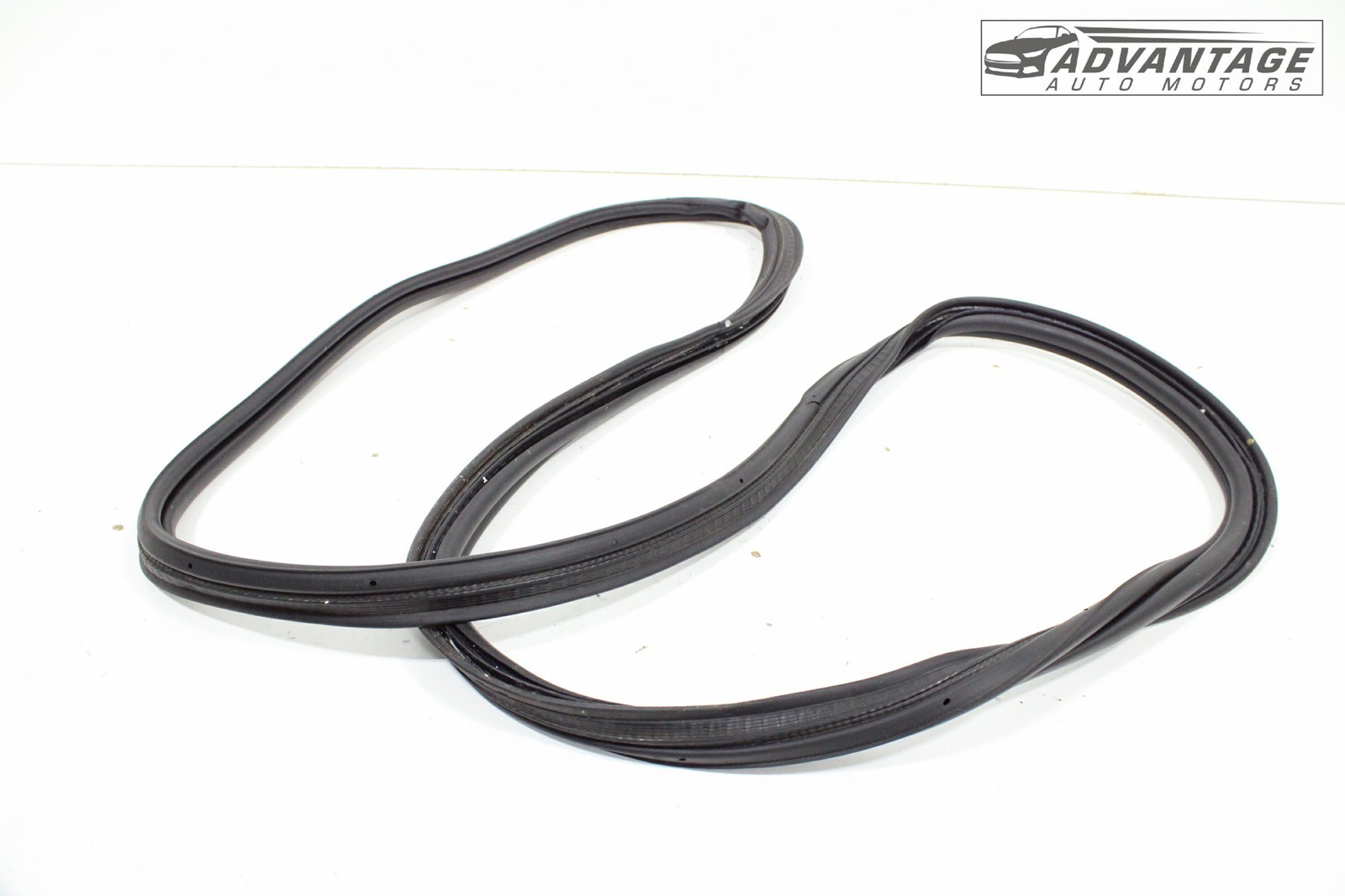 2014-2020 MASERATI QUATTROPORTE REAR TRUNK DECK LID WEATHERSTRIP SEAL RUBBER OEM