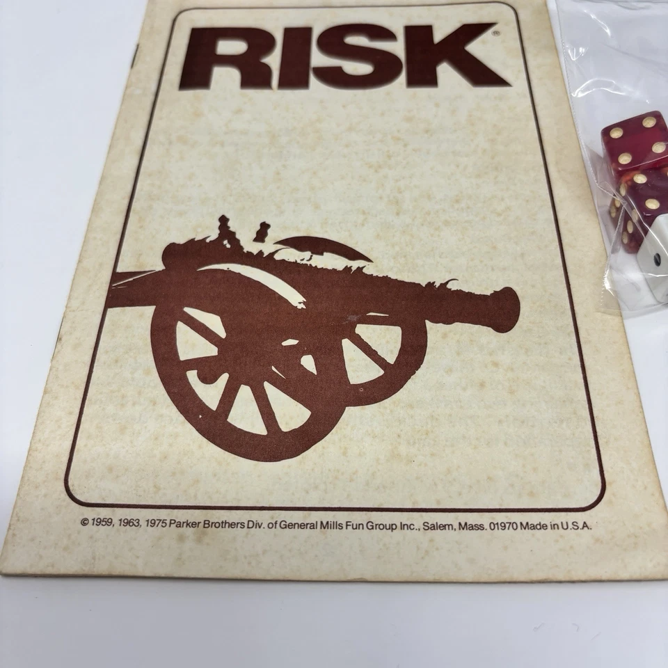 Antigo 1975 Parker Brothers RISK Jogo Peças de Reposição Peças Exércitos Cartões de Dados - Imagem 2 de 4