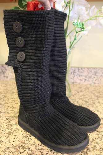 UGG #5819 Women's Black Classic Cardy Boots Size 7