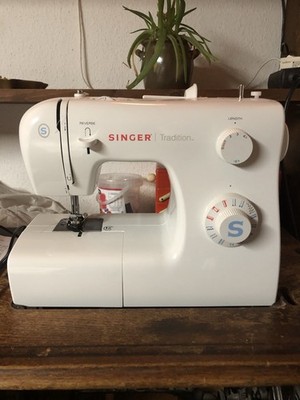 Singer Tradition 2259 Nähmaschine mit Zubehör, kaum benutzt, sehr Guter Zustand