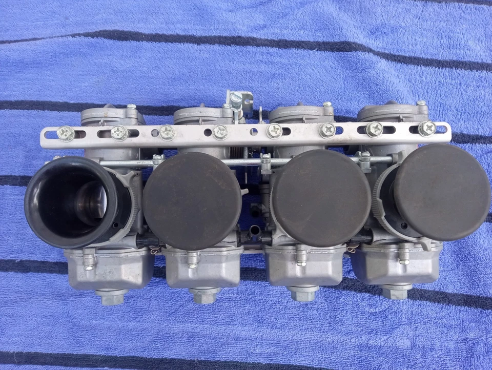 Carburadores especiales Honda CB750 SOHC 69-78 Keihin CR Racing nuevos. Foto 4 de 4