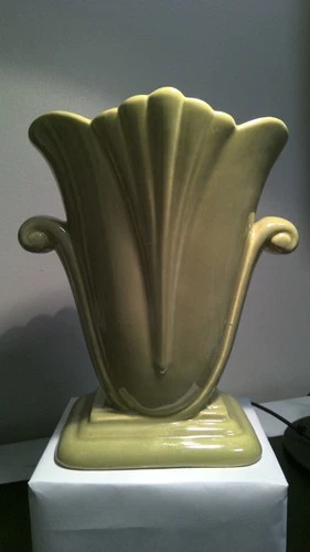 VTG MCM Art Deco Redwing USA Pottery Tulip Vase Green GREAT Condition