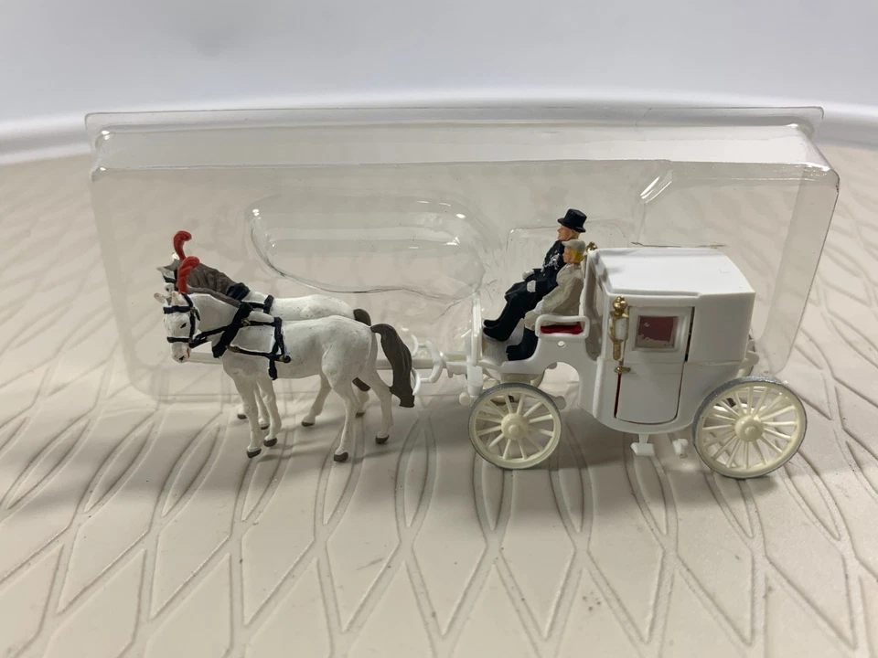 Preiser 450 Caballo Blanco y Carruaje con Conductor, Escala HO Foto 2 de 4