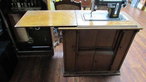 NECCHI BU SEWING MACHINE ITALY IN CABINET LOADED WITH EXTRAS FEET NEEDLES +