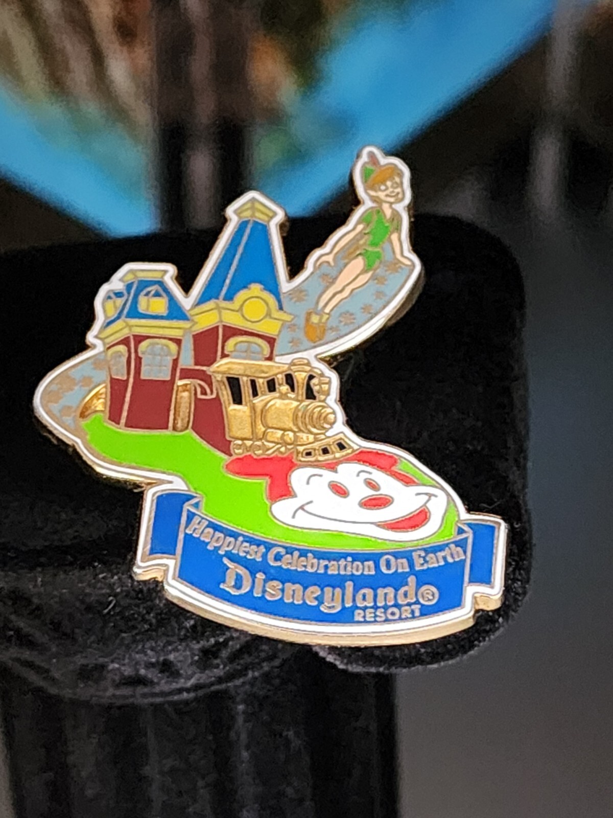 Peter Pan Pin Brooch Mickey DISNEY LAND Resort "Happiest Celebration on Earth"