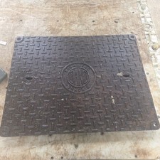 Reclaimed Cast Iron Manhole Drain Cover 678mm x 526mm lifting Keyholes Lid