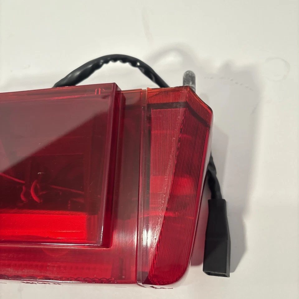 Задний тормозной фонарь 1988 Ducati Paso 750 от оригинального производителя - Изображение 3 из 4