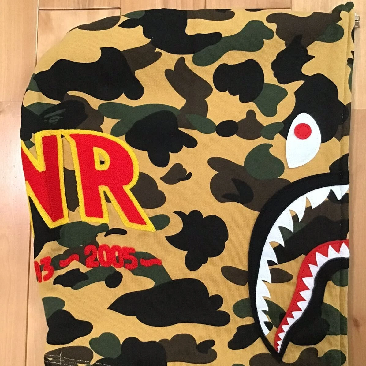 A BATHING APE (BAPE) una scimmia da bagno 1° parka squalo giallo mimetico XXL dal Giappone