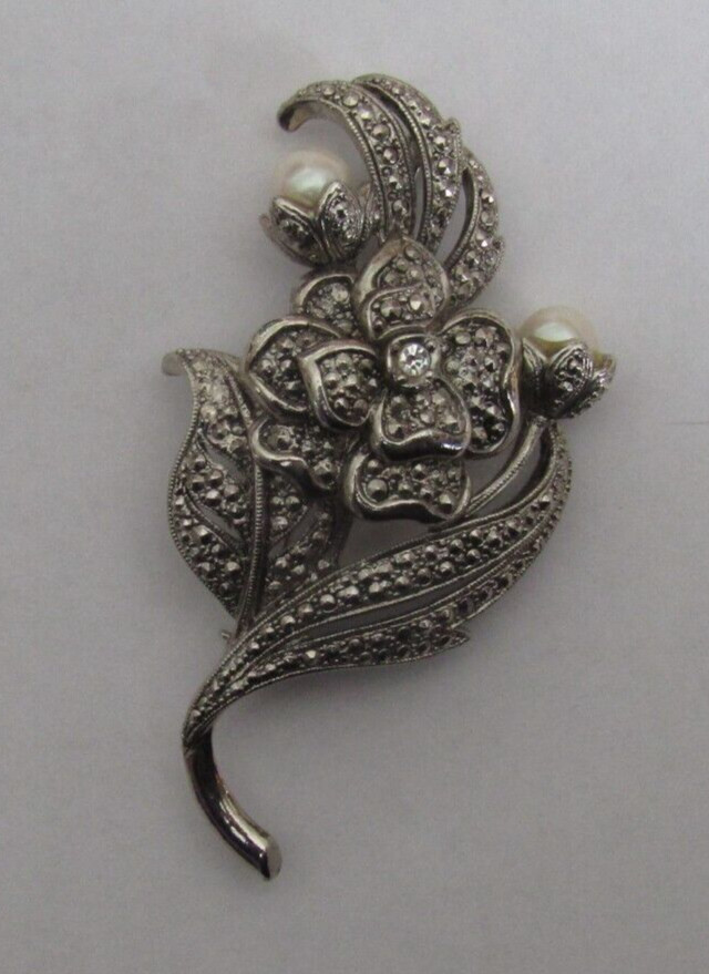 Vintage Avon Brooch signed RJL for Avon Gem