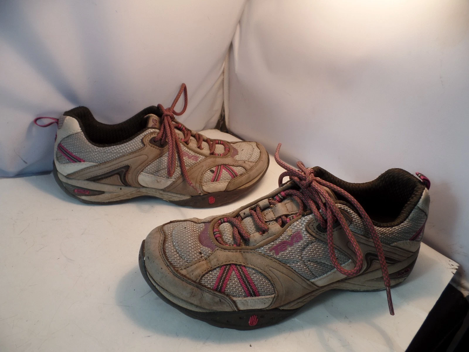 Teva Womens 7.5 Sky Lake Gray Nubuck Leather & Mesh Hiking Trail Shoes Sneakers