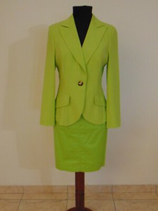 giacca verde ragazza