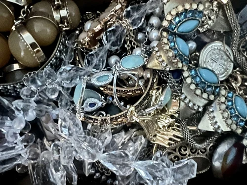 Jewelry 1 LB WEARABLE Bulk Lot Estate Vintage to Modern Costume- LOOK #LK9D8X