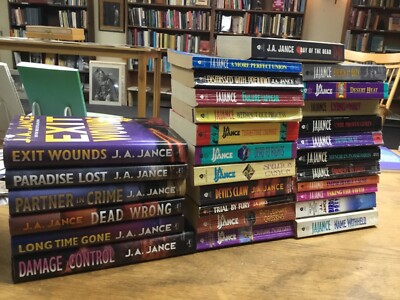 Lot of 29 VG SC/HC J.A.Jance Popular J.Brady & J.P. Beaumont-Mystery Series