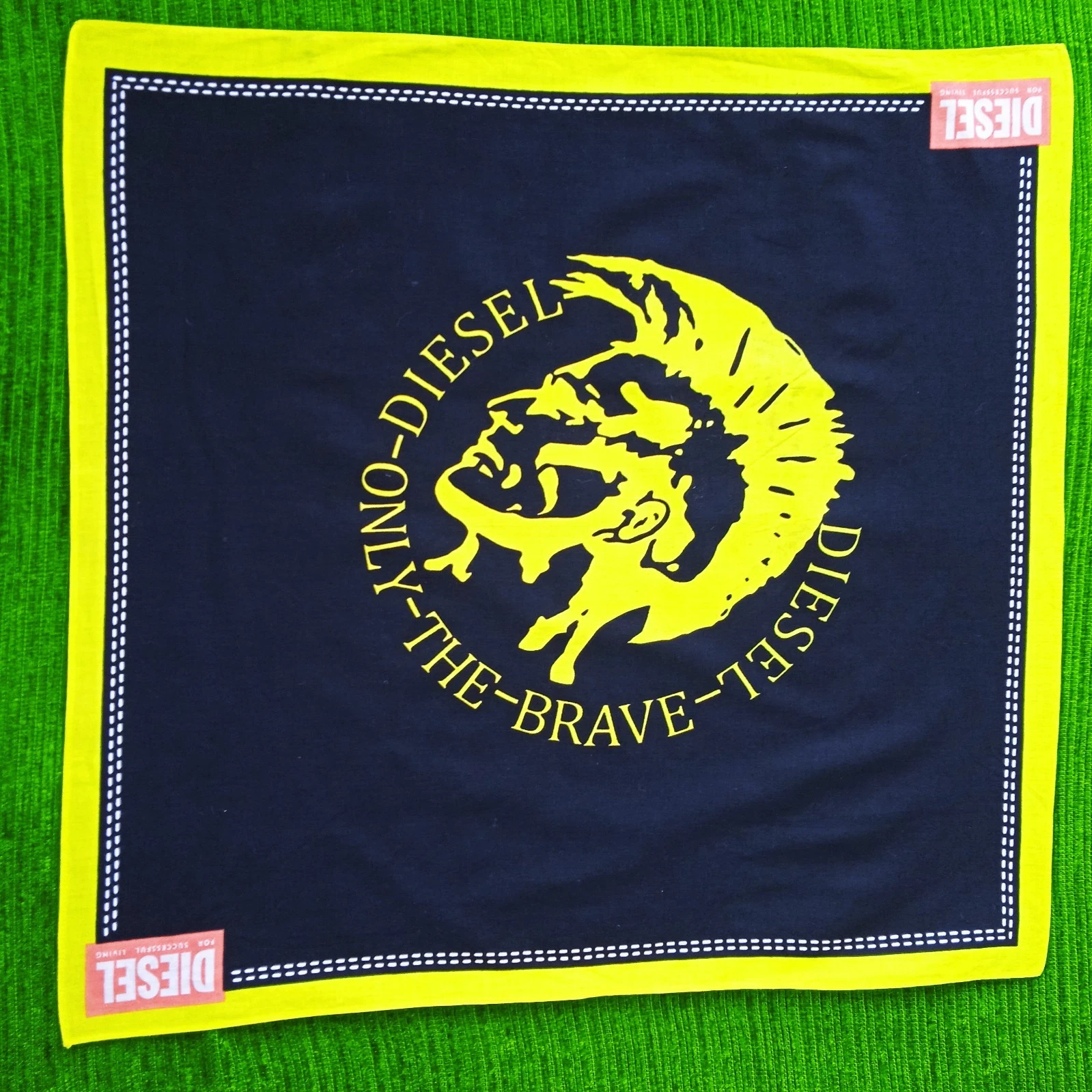 DIESEL Cotton Bandana/Neck Scarf, Iconic “Mohawk” Design, UNISEX, Only The Brave
Opens in a new wind