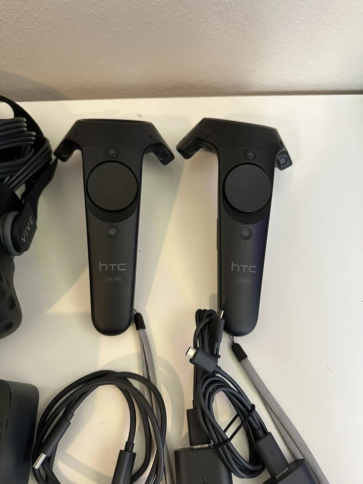HTC Vive VR Headset Complete Set Full Kit System Steam VR PC Virtual Reality - Image 3 of 4