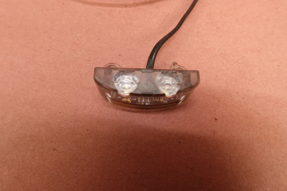 Luz de etiqueta trasera Harley Davidson Sportster Iron 883 XL883N 2009-2021 Foto 2 de 4