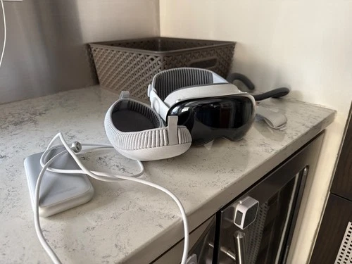 Apple Vision Pro 1TB-no charger, Solo Knit Band-S, Dual Band-S, Light Seal-21W