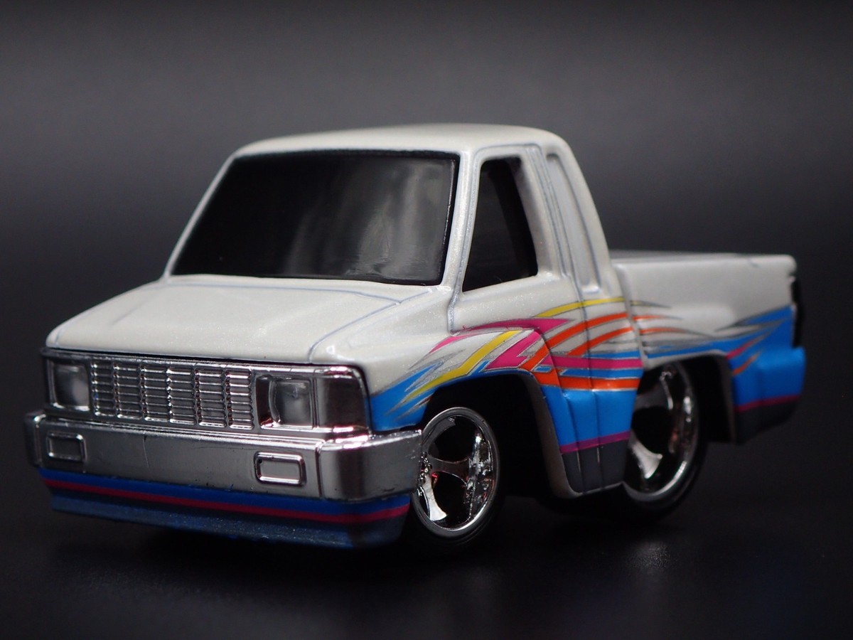 1985 85 TOYOTA SR5 PICKUP TRUCK CAR TUNED WHITE 1/64 SCALE DIECAST