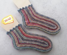 Sneaker, kräftiger Fuss, Socken bunt handgestrickt,  39/40