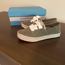 Woman's TOMS Carolina Lace Up Platform Espadrille Sneaker Olive Suede, size 6.5