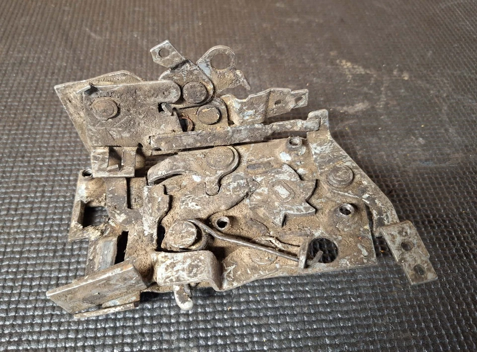 Chevy Corvette 1960 1961 1962 pestillo de puerta derecha liberación se envía a todo el mundo Foto 3 de 3