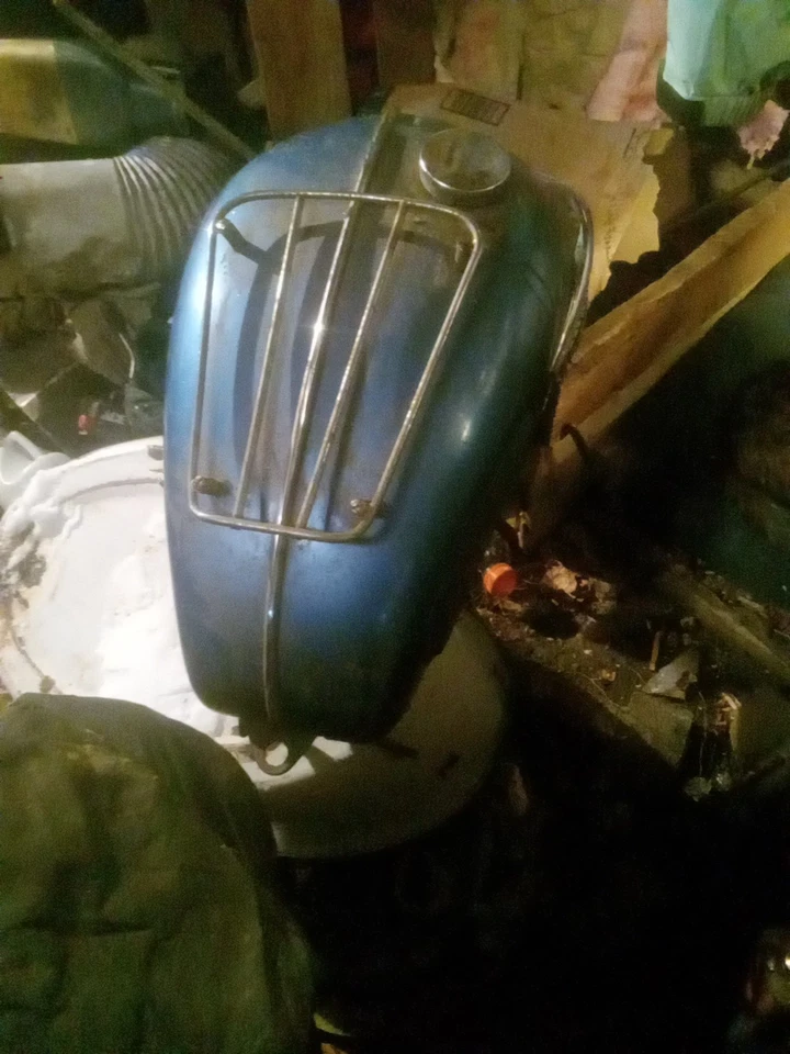 Tanque de gasolina para motocicleta Triumph Bonneville años 60 con porta Foto 4 de 4