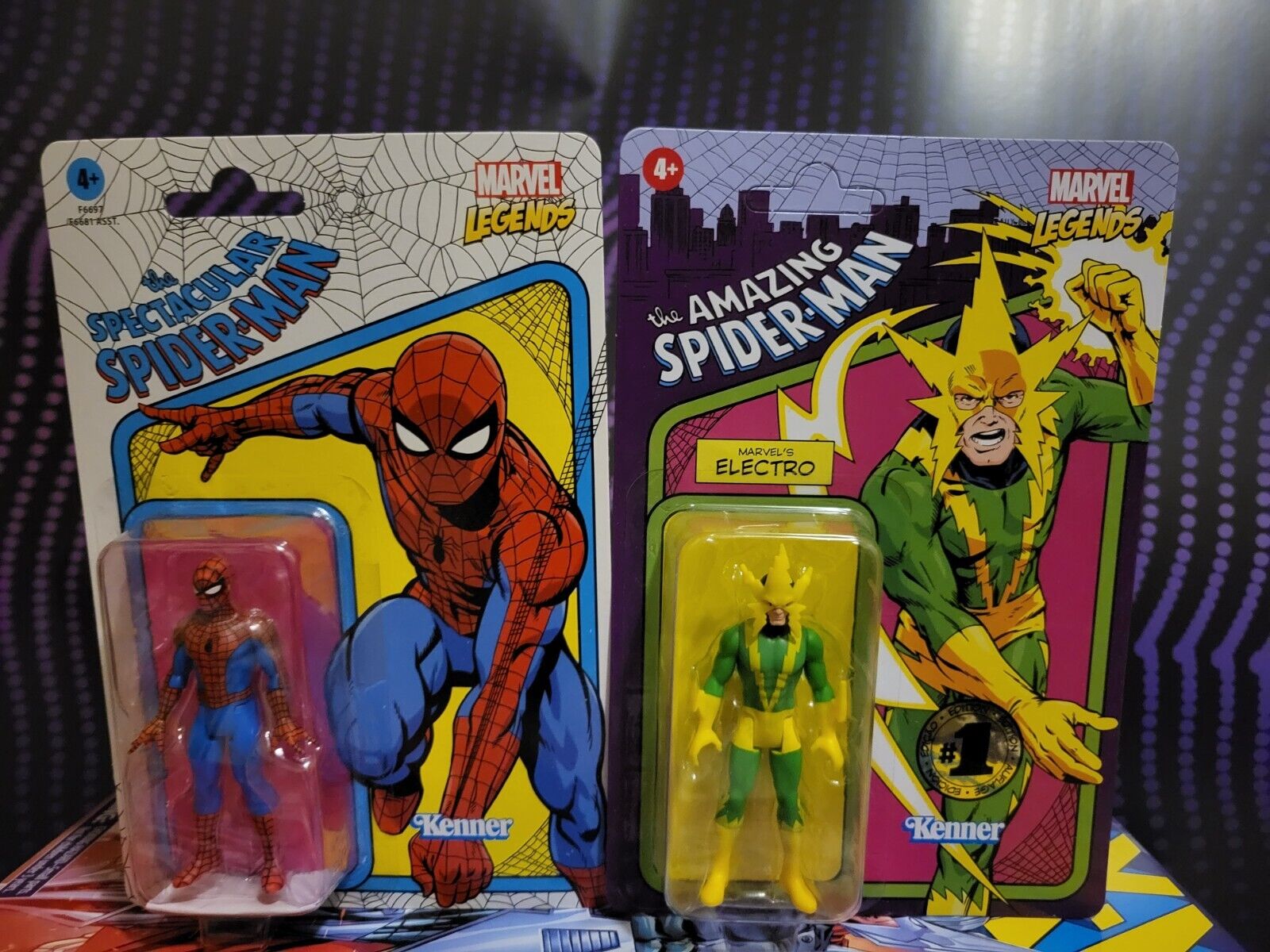 Hasbro Marvel Legends Series Retro SpectacularSpider-Man, Electro First Edition