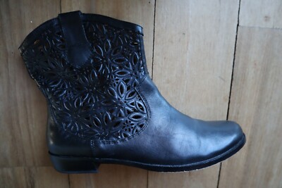 Black Leather CORSO COMO Pull On Ankle Boots W/Floral Shaped Cutouts 8