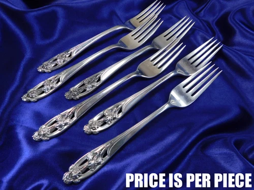 INTERNATIONAL SILVER IRIS STERLING SILVER PLACE FORK - VERY GOOD CONDITION S