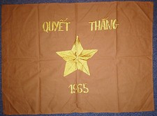 1965 - NVA - DRAPEAU VICTOIRE - QUYET THANG - VIET CONG - VC - Guerre du Vietnam - F.116