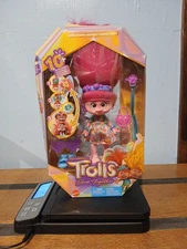 Mattel Trolls Band Together Queen Poppy Fashion Doll & 10+ Accessories NEW 2023