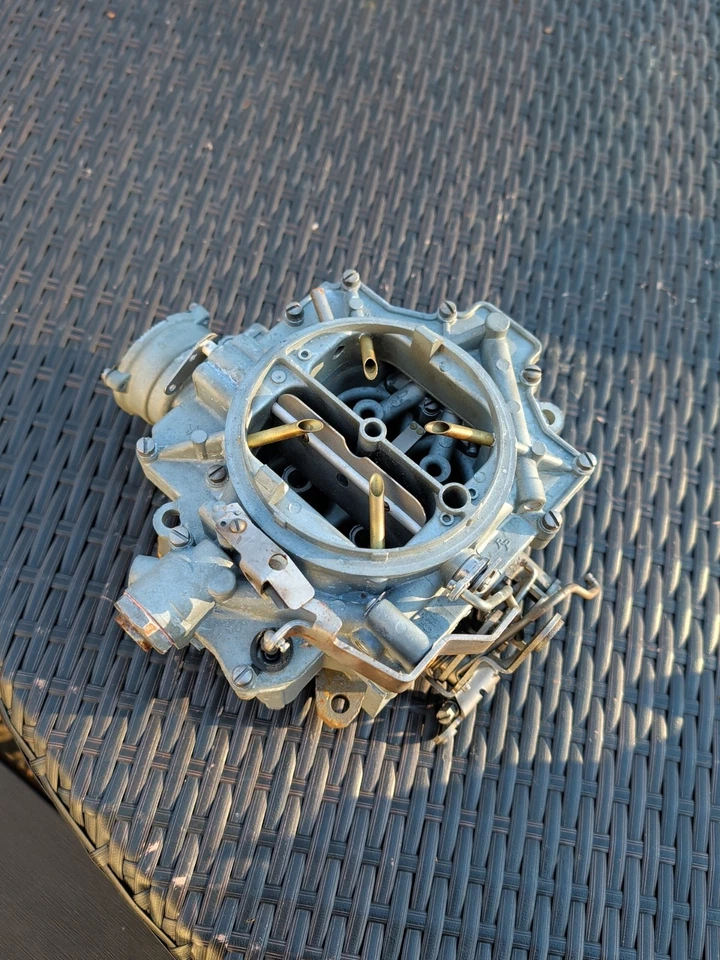 Carburador original 1966 Chevrolet 283 V8 Rochester 4 jatos 4BBL 7025128  - Imagem 3 de 4