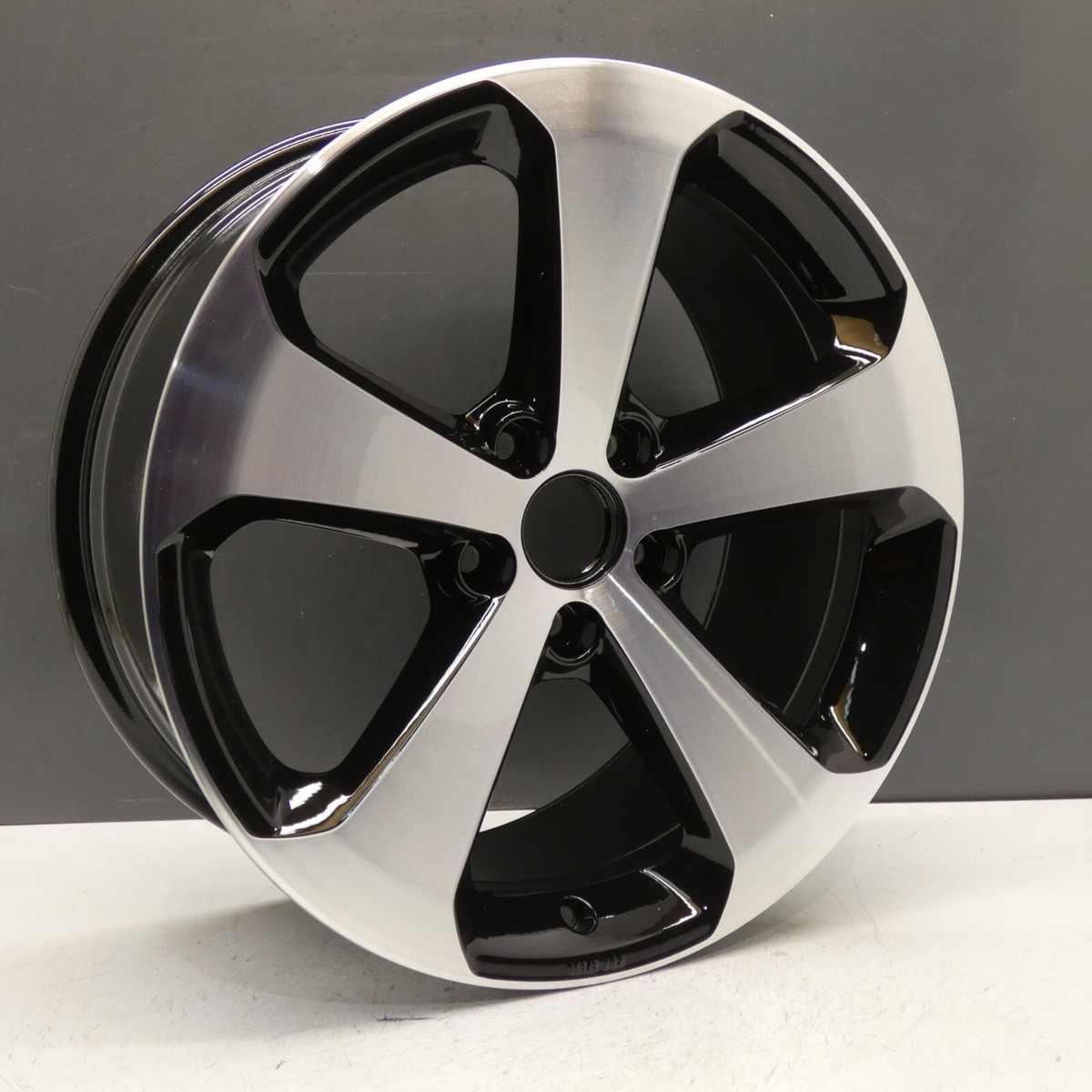1K8601025K Volkswagen Scirocco 5 Spoke Wheel 8 X 18