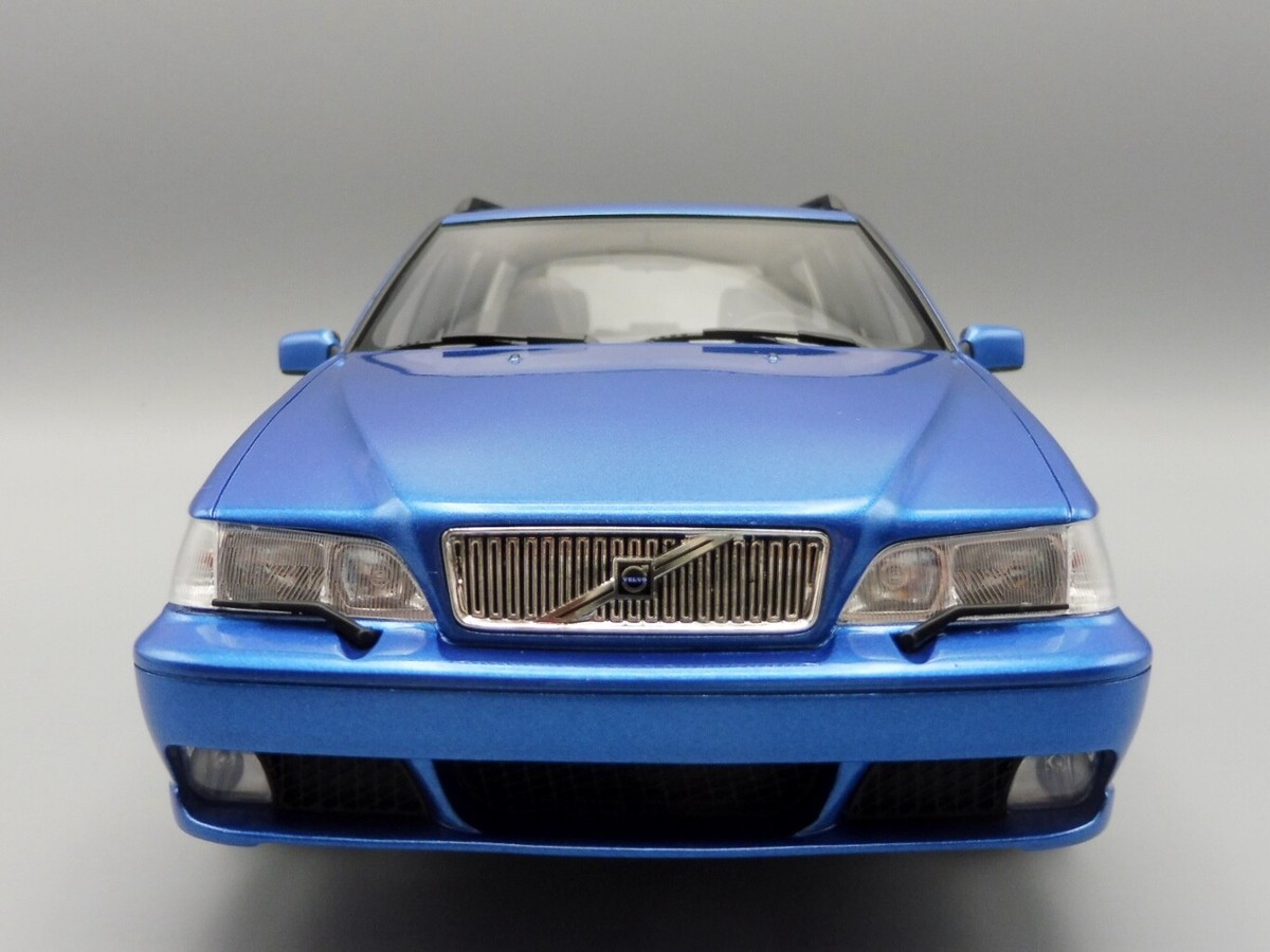 Volvo V70R Laser Blue 1999 1/18 DNA Collectibles DNA000057